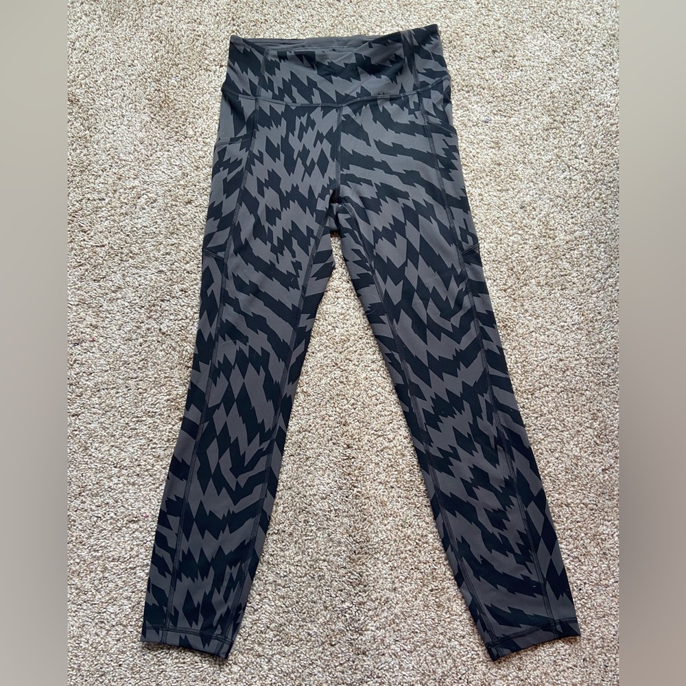 25 inch, size 6, black and gray pattern, has pockets, gently used, adjustable